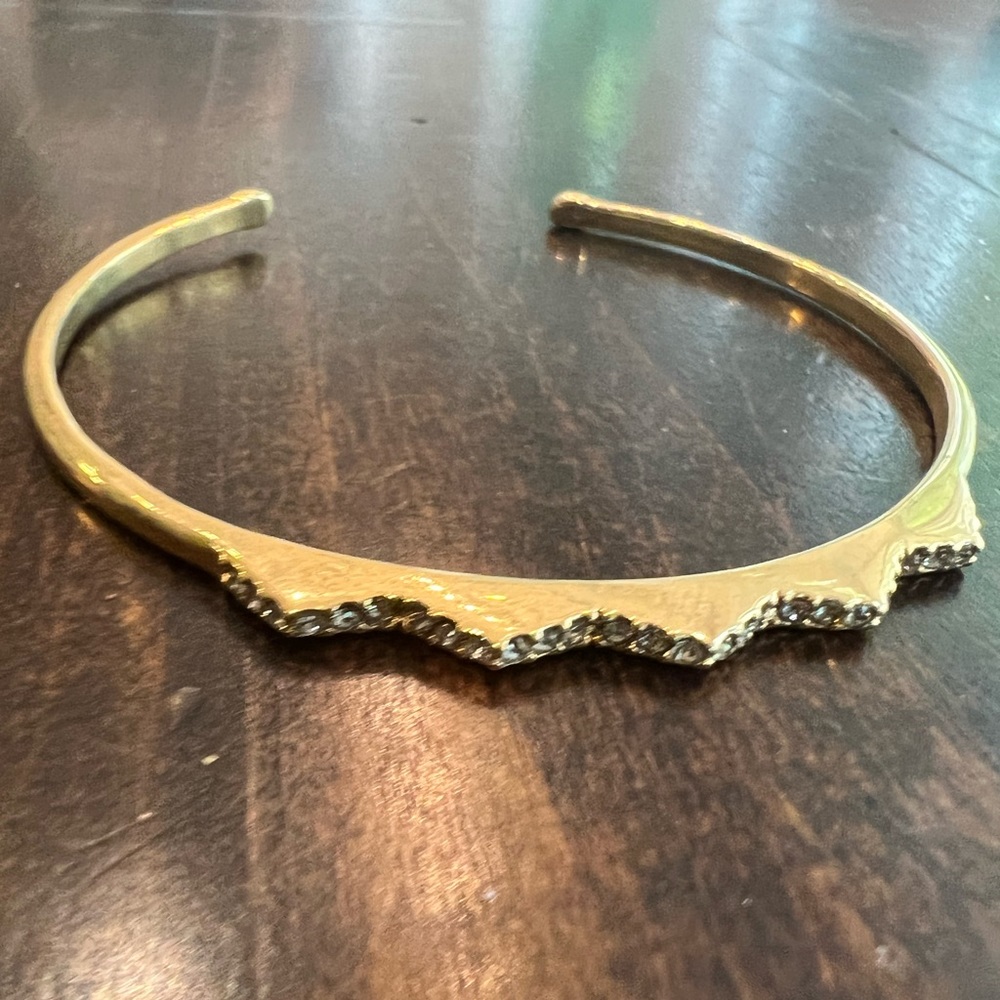 Stella & Dot, Cuff bracelet, raised triangle shape with diamonds. Stunning piece